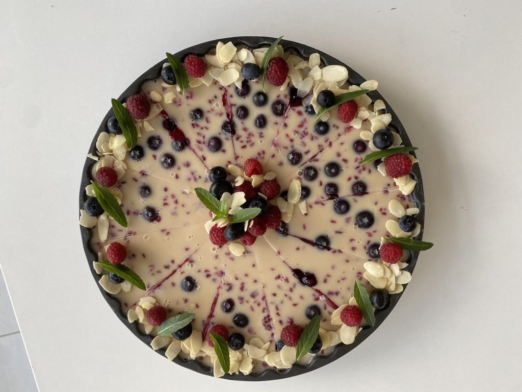 Tart sa malinom i belom čokoladom