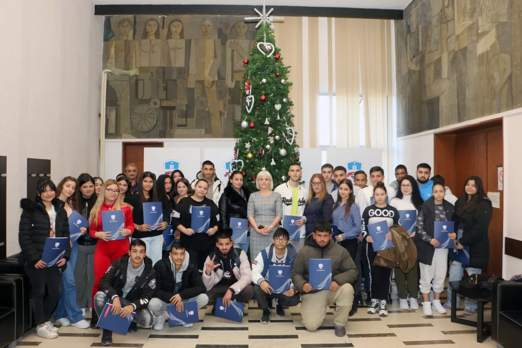 ucenici_romske_nacionalnosti_studenti_stipendije_smederevo_vesti_2023_1