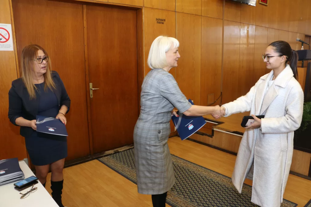 ucenici_romske_nacionalnosti_studenti_stipendije_smederevo_vesti_2023_1