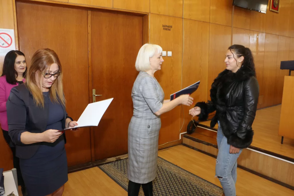 ucenici_romske_nacionalnosti_studenti_stipendije_smederevo_vesti_2023_1