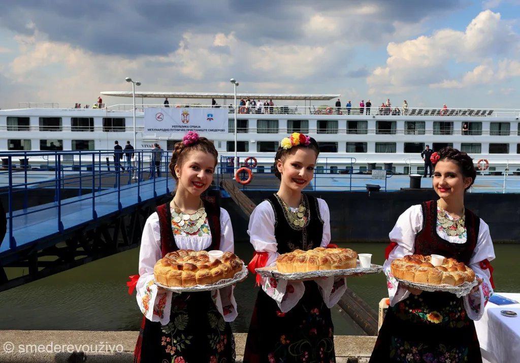 U prošloj godini Srbiju sa kruzera posetilo oko 180.000 turista vesti-kruzer-srbija-smederevo-turisti