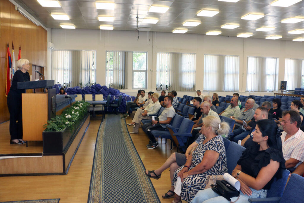 У Смедереву су данас свечано уручени уговори о доделисубвенција локалним пољопривредним произвођачима којису испунили услове овогодишњег јавног позива.