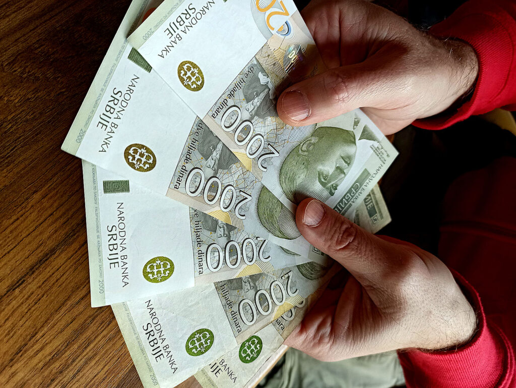 EPS daje milione za praćenje društvenih mreža!?